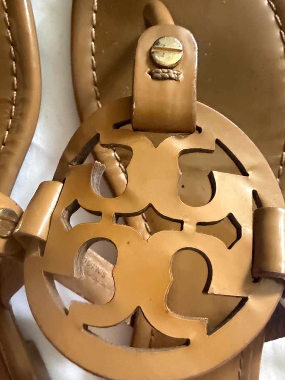 Tory Burch Brown Leather Logo Cutout Thong Sandals - Picture 4 of 14